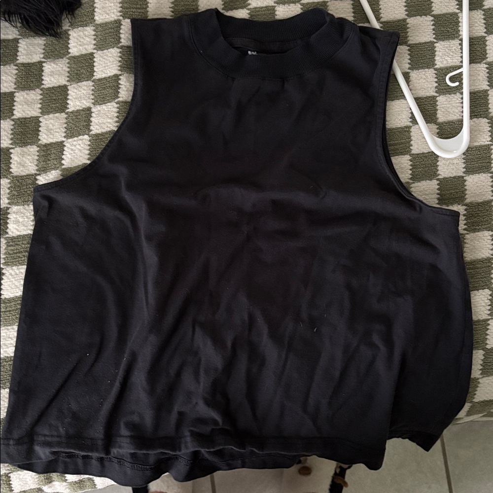 Black Sleeveless Crop Top